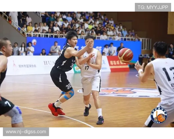 《激烈角逐与精彩瞬间：回顾2025年全球体育赛事的巅峰对决》