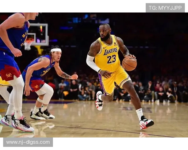 湖人勇士巅峰对决再燃激情巨星争锋上演西部新篇章 湖人勇士巅峰对决再燃激情巨星争锋上演西部新篇章