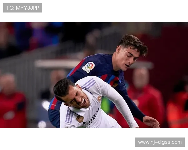 巴塞罗那与皇马对决精彩瞬间图片回顾与分析 巴塞罗那与皇马对决精彩瞬间图片回顾与分析